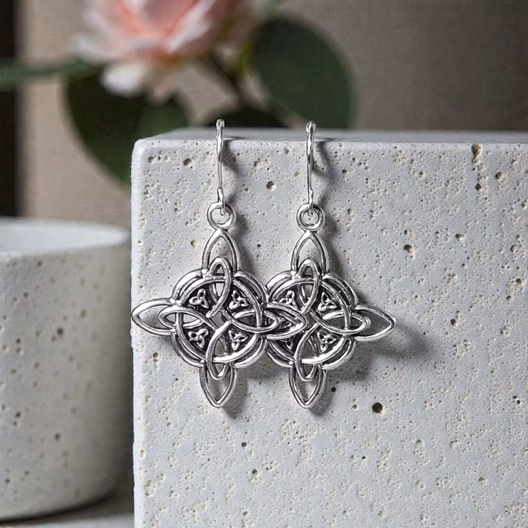 Keltiska knutar – lätta örhängen med tidlös symbolik