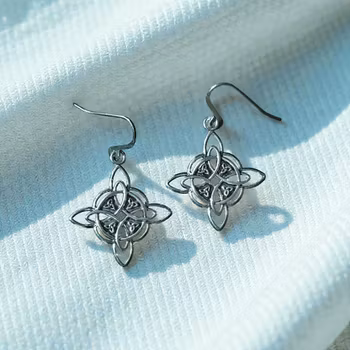 Keltiska knutar – lätta örhängen med tidlös symbolik