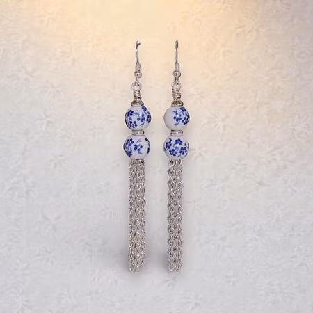 Örhängen med porslinspärlor och kedjor