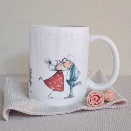 Pussande äldre par - Romantisk söt mugg