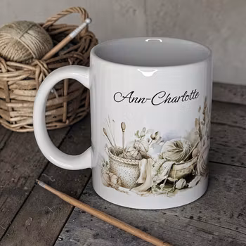 Personlig, unik mugg med handarbetsmotiv och valfritt namn