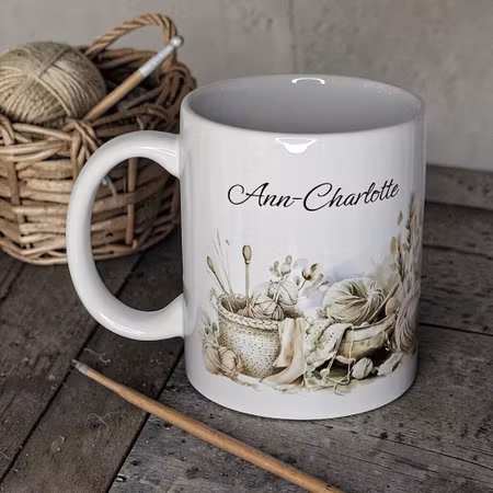 Personlig, unik mugg med handarbetsmotiv och valfritt namn