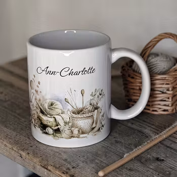 Personlig, unik mugg med handarbetsmotiv och valfritt namn