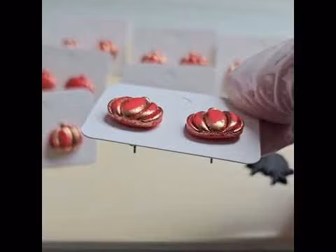 Handgjorda öronstift med pumpor