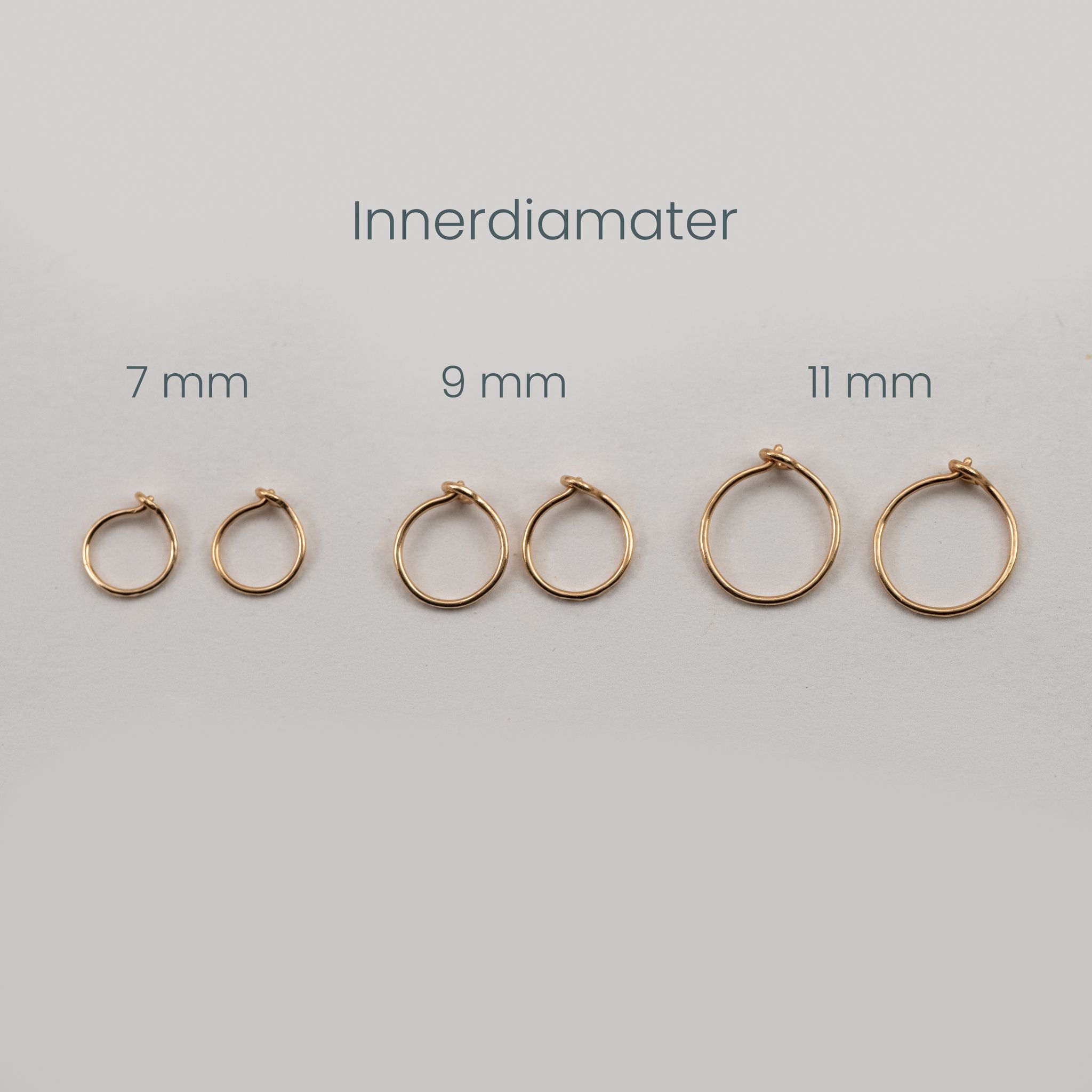 18k Mini Hoops Återvunnet Guld