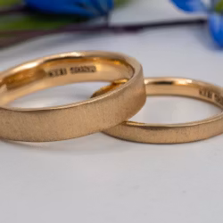 18K 4,5 mm matt Förlovningsring Återvunnet Guld Man