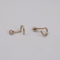 18K Labbodlad Rubin Comfort Mini Örhängen Återvunnet Guld