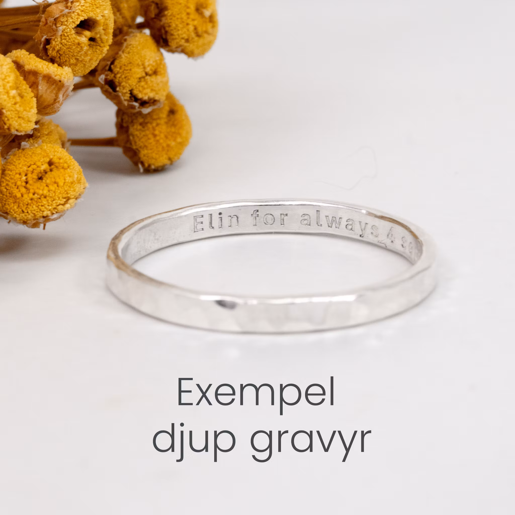 Ella Hamrad Ring med Labbodlad Rubin Silver