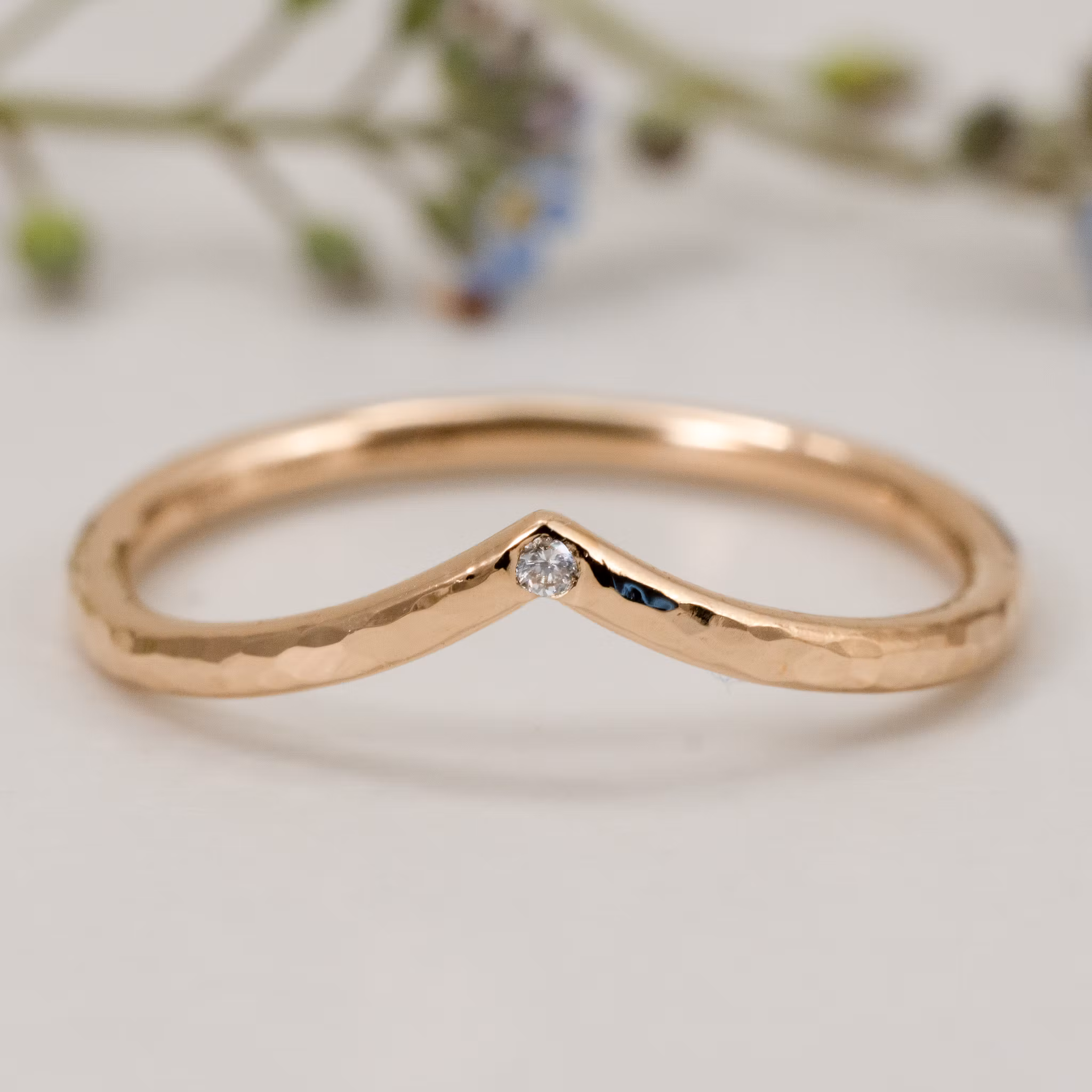 18K Vega V-Ring Vigselring med diamanter Guld Chevron