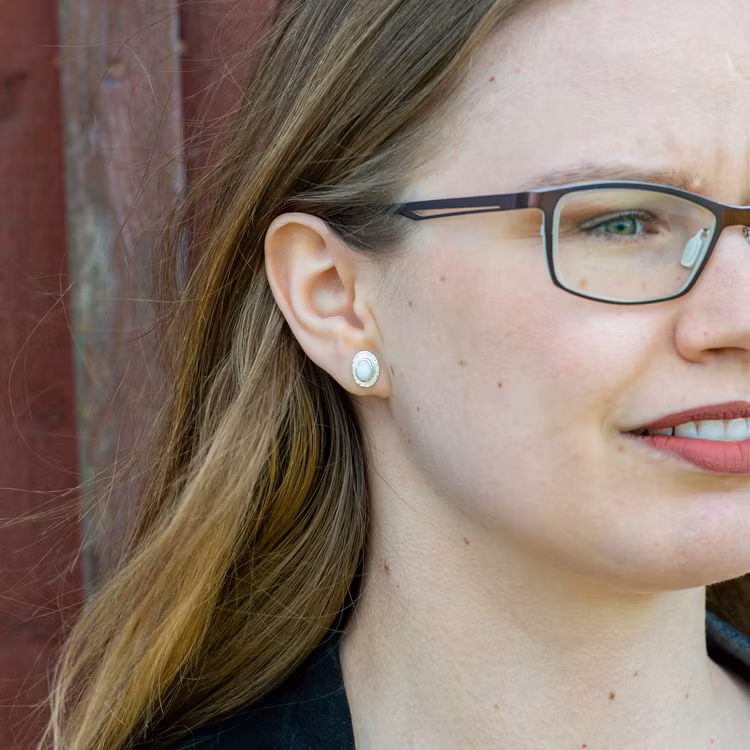 Stråla - Örhängen med Opaler i Sterling Silver