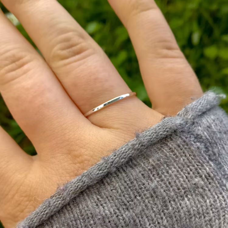 Silverring 1,2 mm i återvunnet silver. Handgjord.