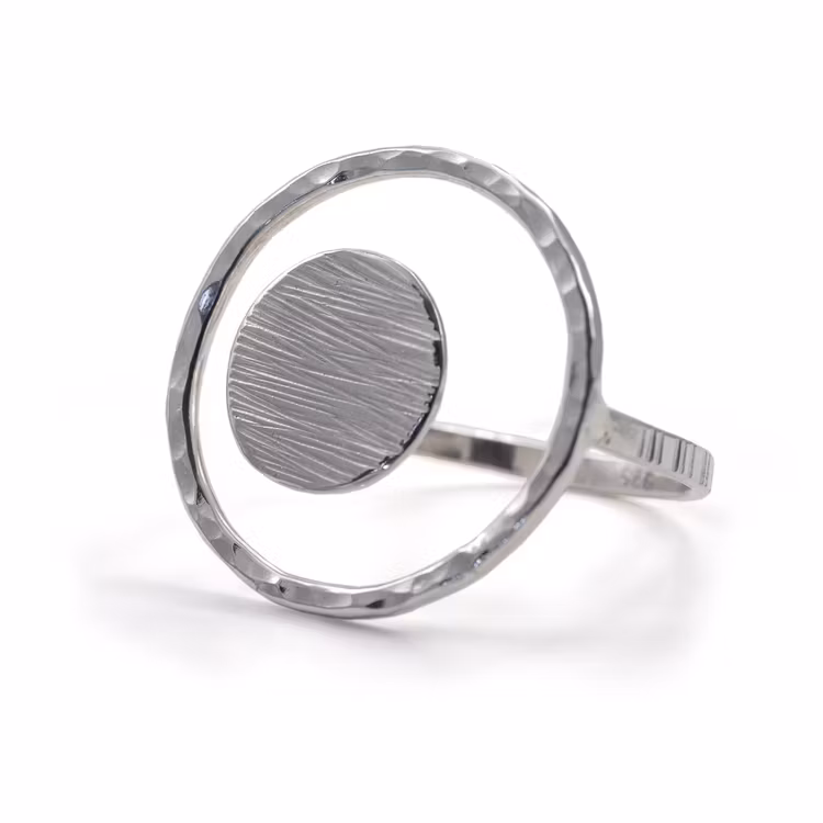 Justerbar ring 23 mm i återvunnet silver.