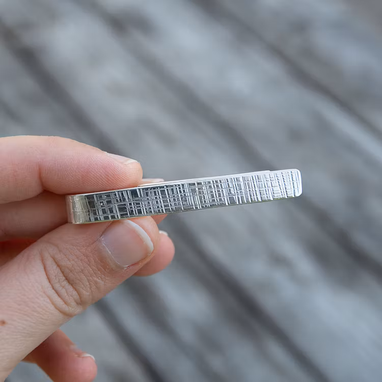 Slipsnål Cross Hatch i Återvunnet Silver
