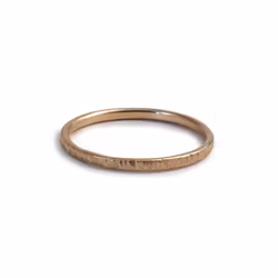 18K Tunn Guldring Bark i Återvunnet Guld