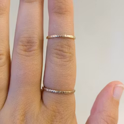 18K Tunn Guldring Bark i Återvunnet Guld