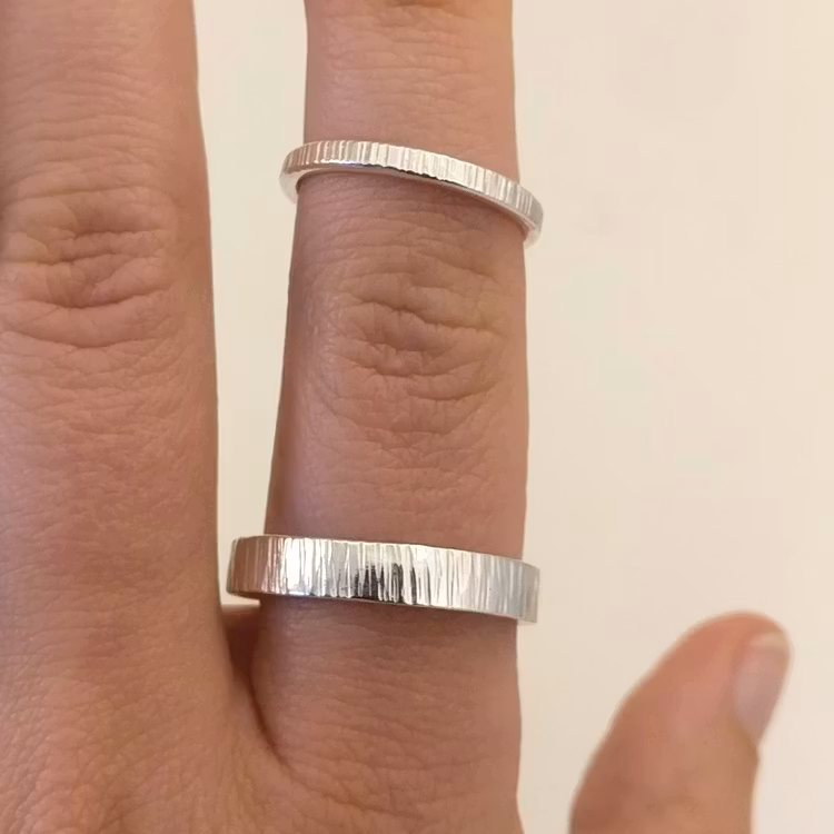 Förlovningsring i återvunnet silver.