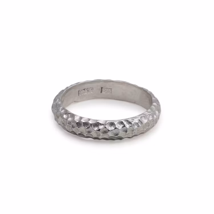Silverring industriell i återvunnet silver. Handgjord.