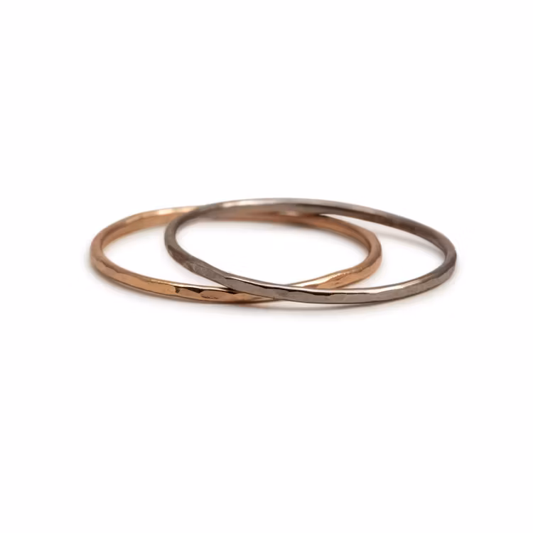 Ring i återvunnet vitguld. Extra smal. Handgjord.