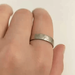 18K Hamrad Ring 4,5 mm återvunnet Guld