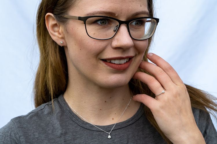 Frö Mini Huggies - Örhängen i Återvunnet Silver