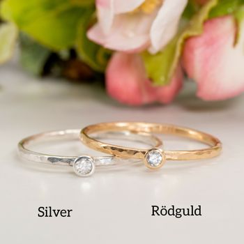 Hilda ring med liten diamant i Återvunnet Silver
