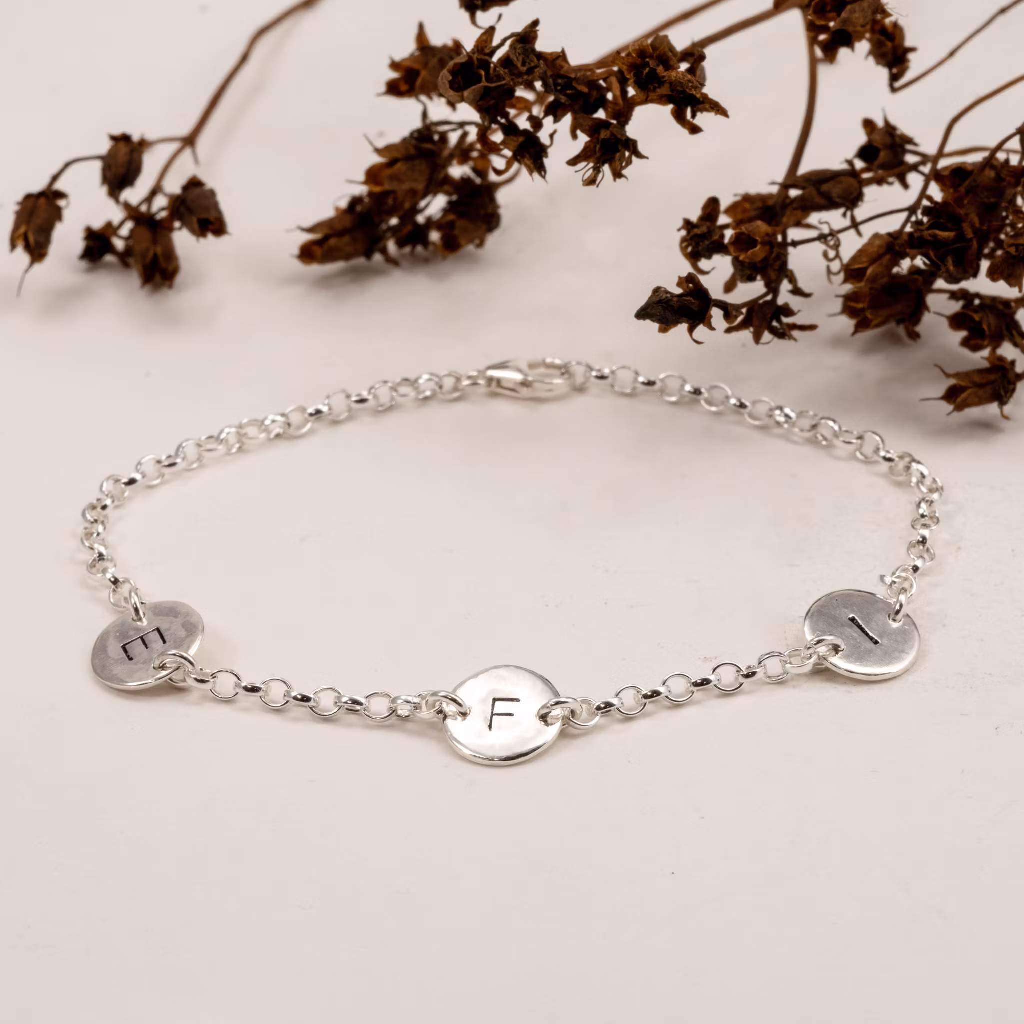 Handgjord Armband Namnsmycken Bokstavsberlock Återvunnet Silver