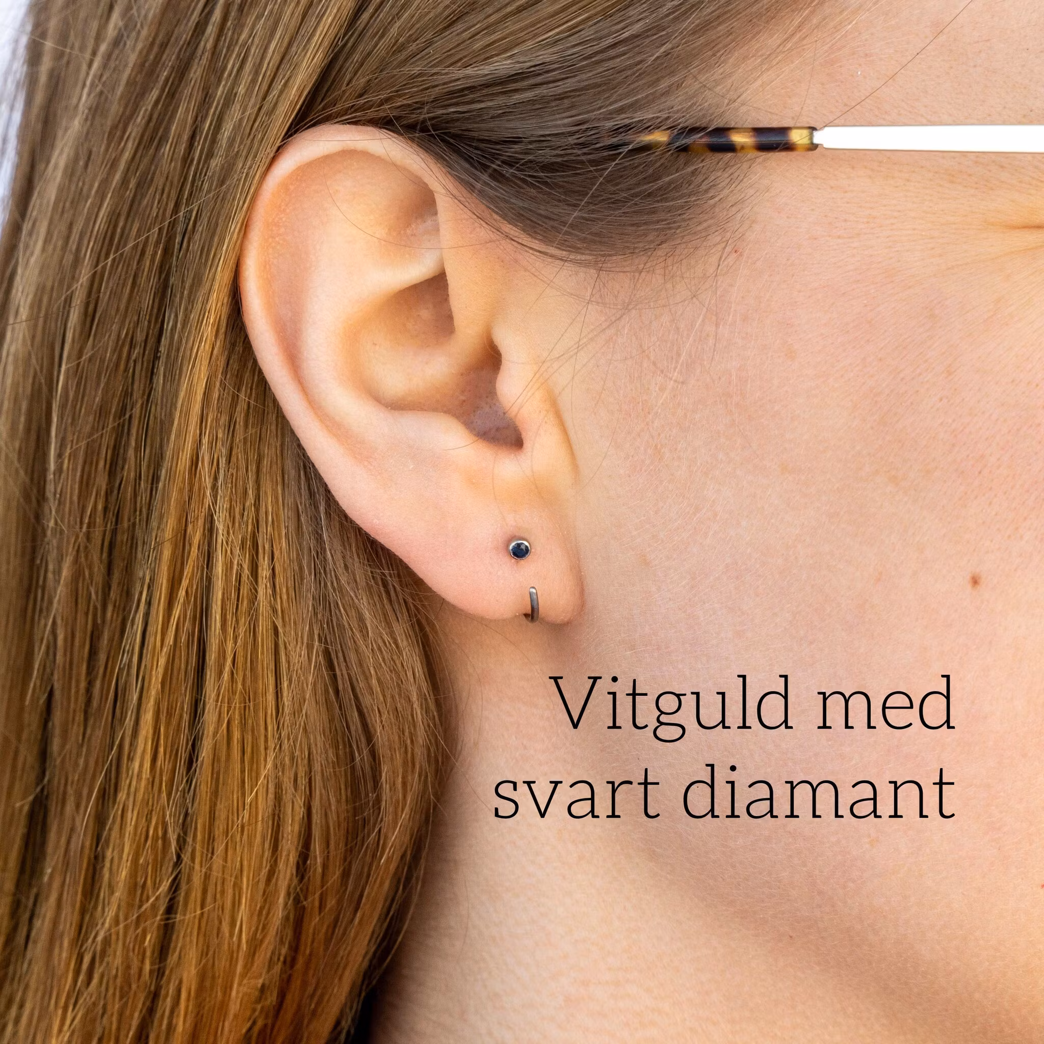 18K Mini Huggies med Diamanter Återvunnet Guld Örhängen