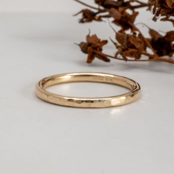 18K 1,8 mm Hamrad Ring Återvunnet Guld
