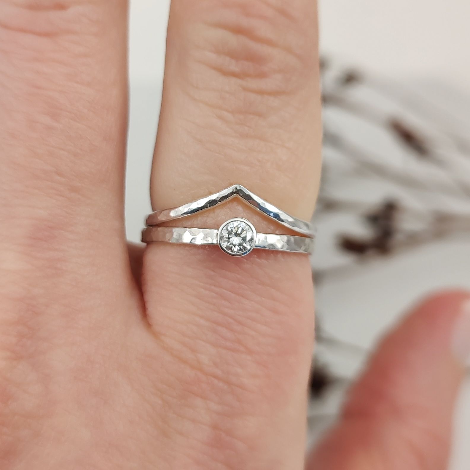 V Ring Hamrad 1,5 mm Återvunnet Silver Chevron