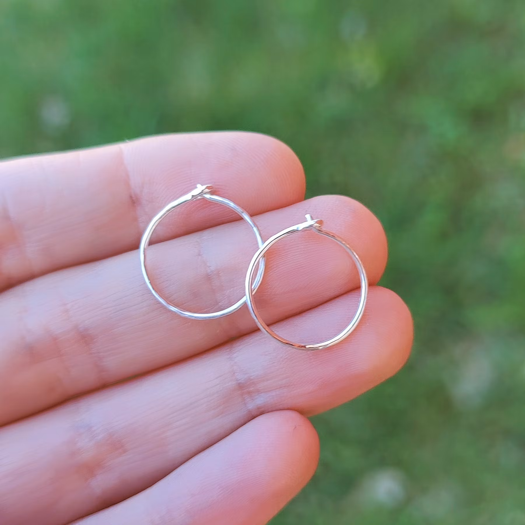 Mini Hoops 15 mm i Återvunnet Silver