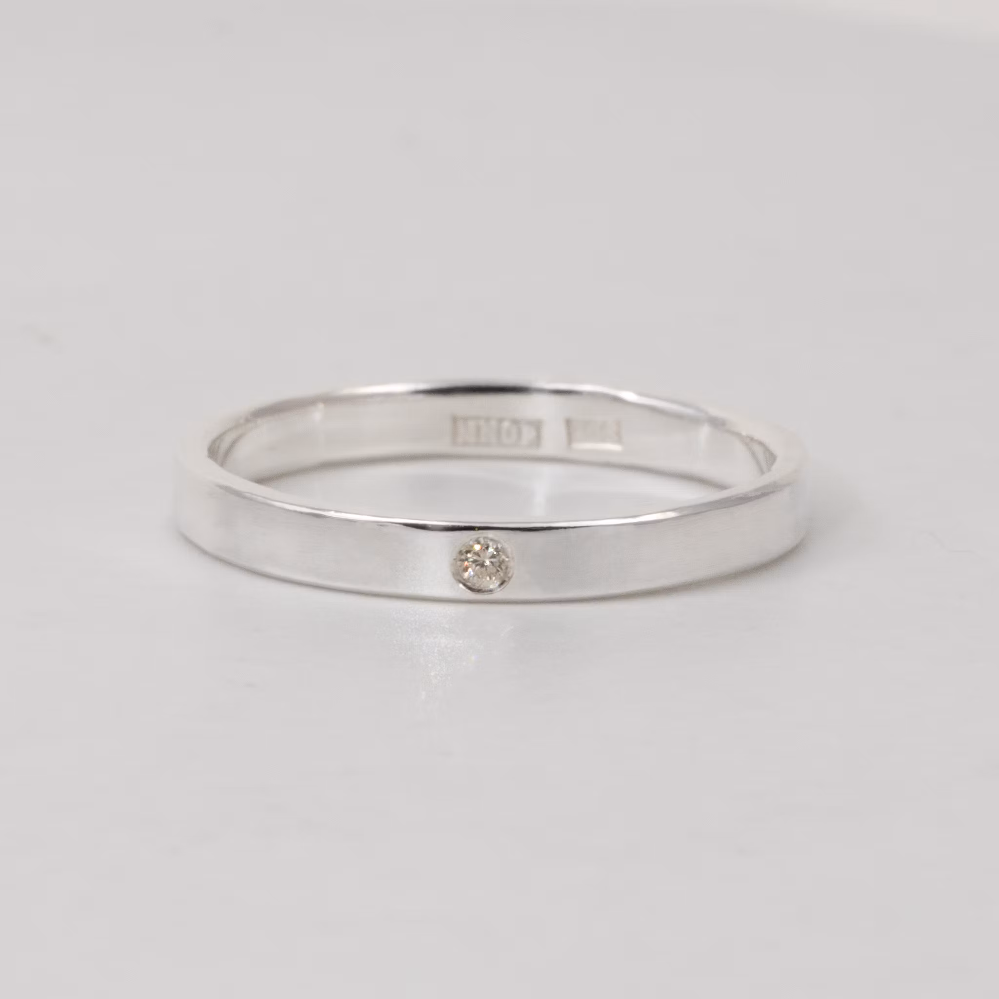 Ella Slät Ring med Återvunnen Diamant Silver