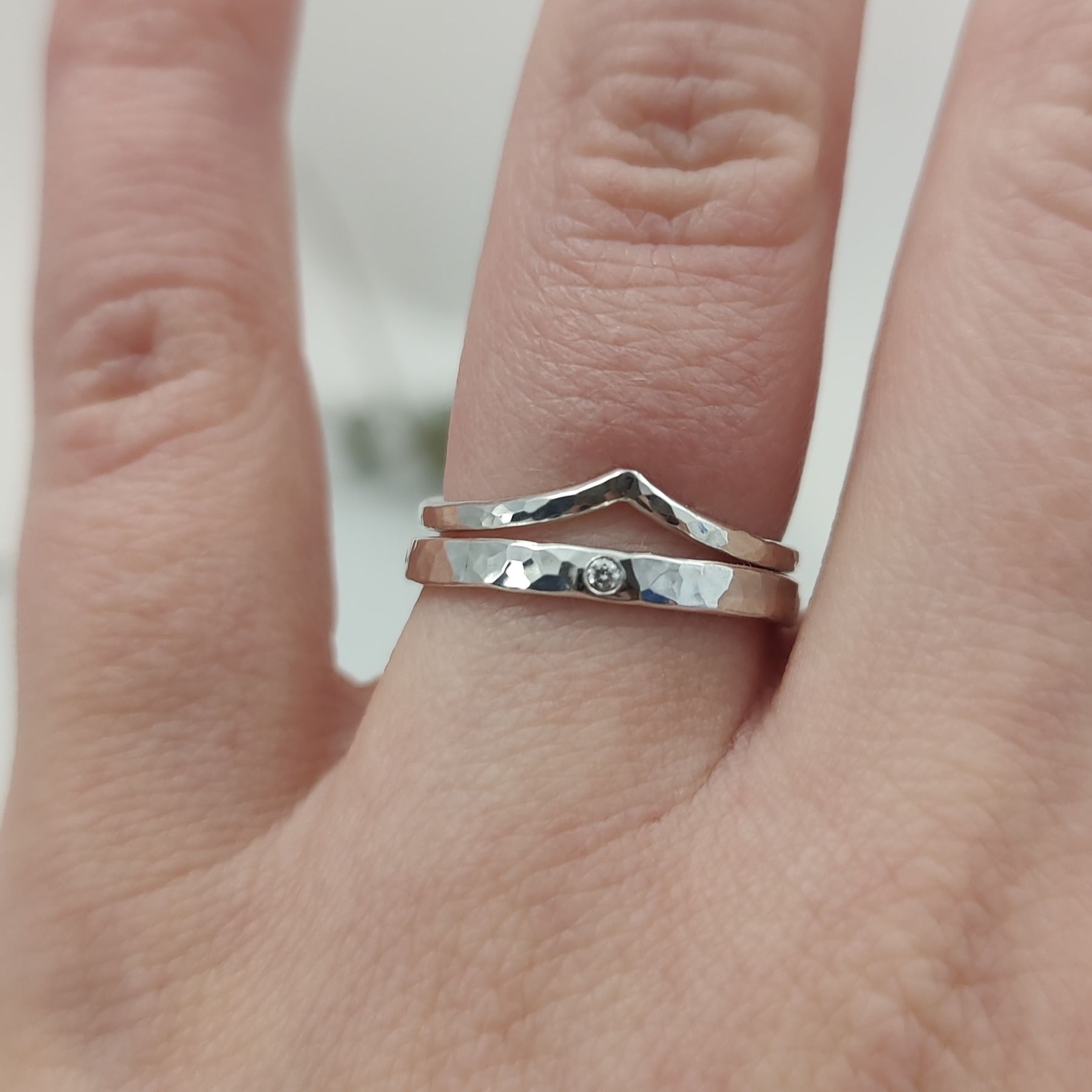 V Ring Hamrad 1,5 mm Återvunnet Silver Chevron