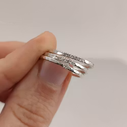 Lilly Ring med Återvunnen Diamant Silver Alliansring