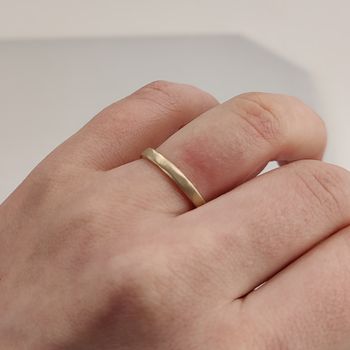 18K 2,5 mm matt Förlovningsring Återvunnet guld
