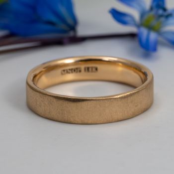 18K 4,5 mm matt Förlovningsring Återvunnet Guld Man