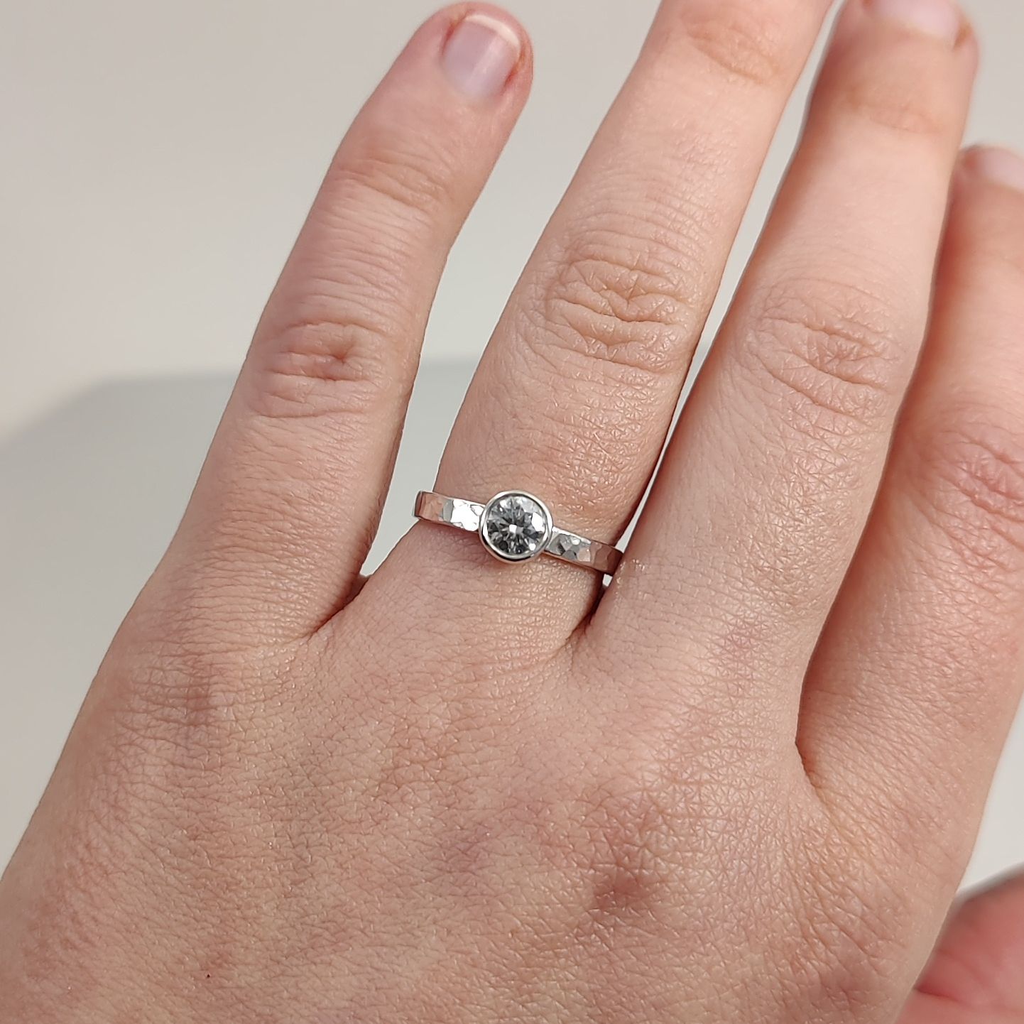 Greta - Moissanite 0,5 ct Förlovningsring Återvunnet Silver