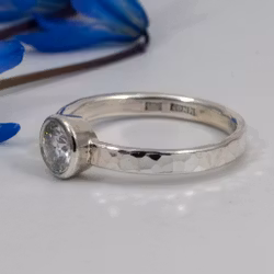 Greta - Moissanite 0,5 ct Förlovningsring Återvunnet Silver