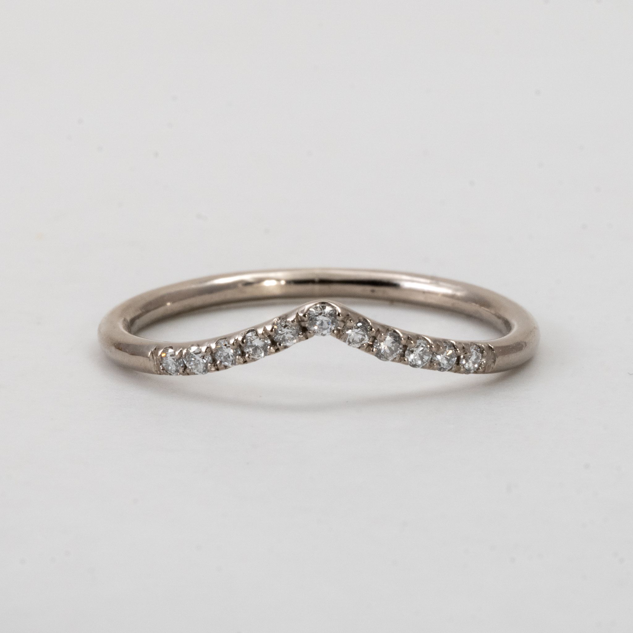 Vega 18K V-Ring Vigselring med diamanter Guld Chevron