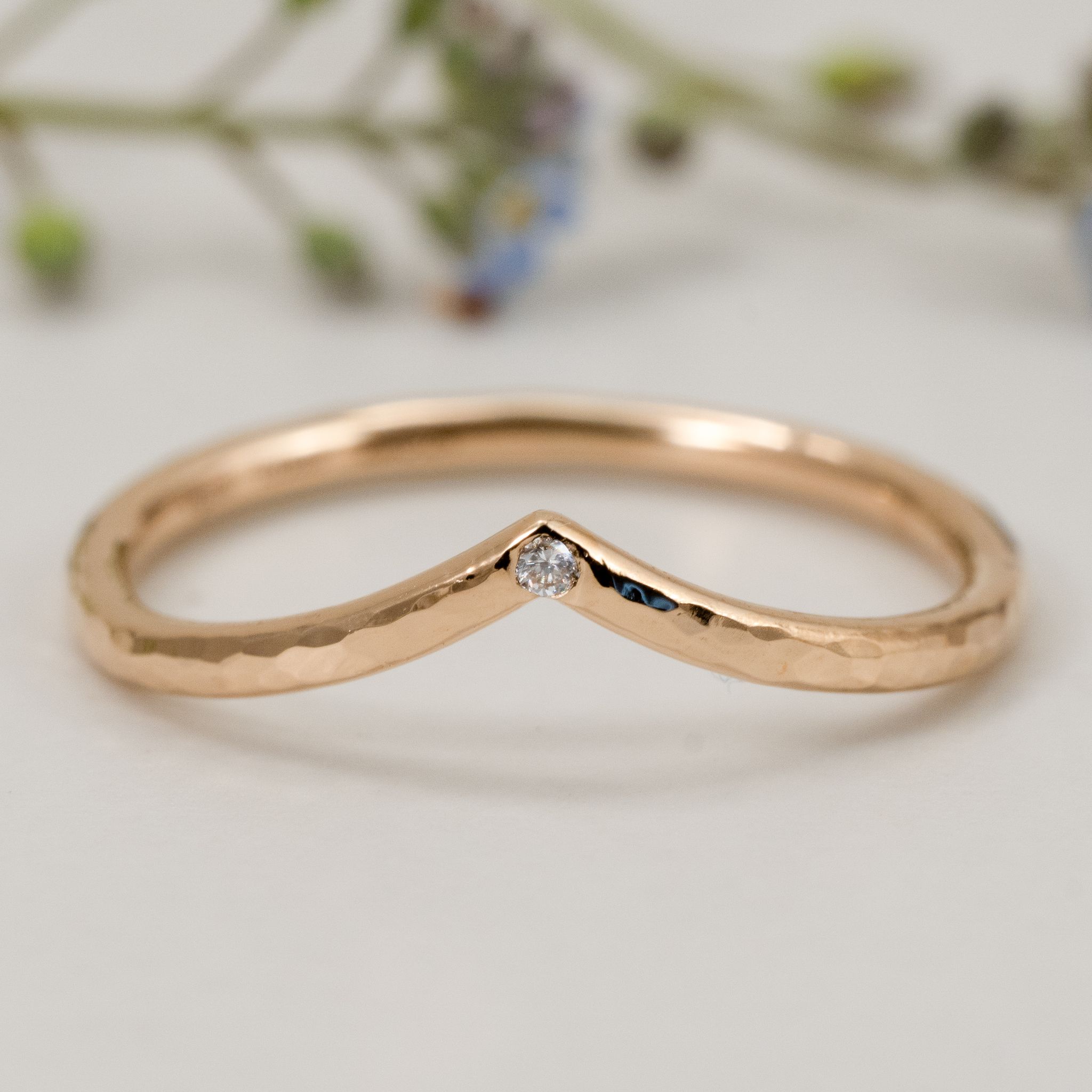 Vega 18K V-Ring Vigselring med diamanter Guld Chevron
