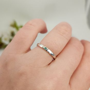 Ella Hamrad Ring med Labbodlad Smaragd Silver