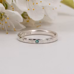 Ella Hamrad Ring med Labbodlad Smaragd Silver