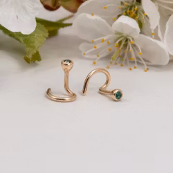 18K Labbodlad Smaragd Comfort Mini Örhängen Återvunnet Guld