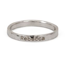 Hamrad Ring 2,5 mm med Egen Text eller Namn i Återvunnet Silver