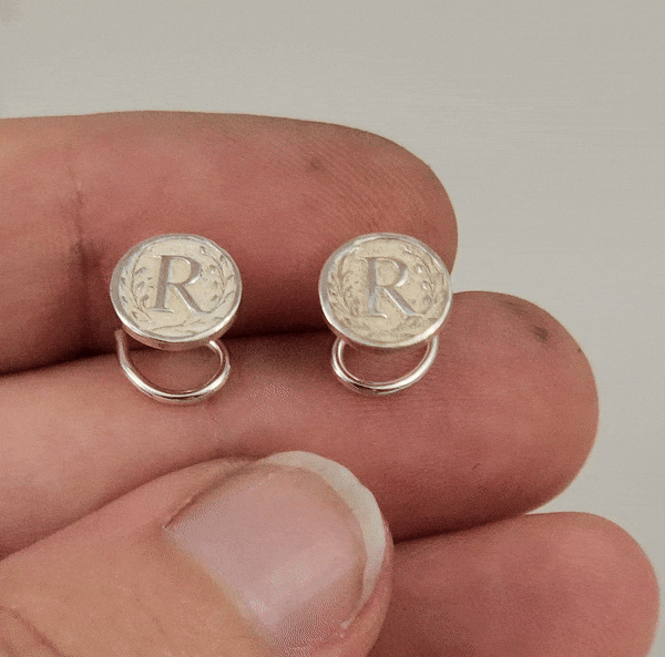 Letter Coin - Comfort Örhängen i Återvunnet Silver