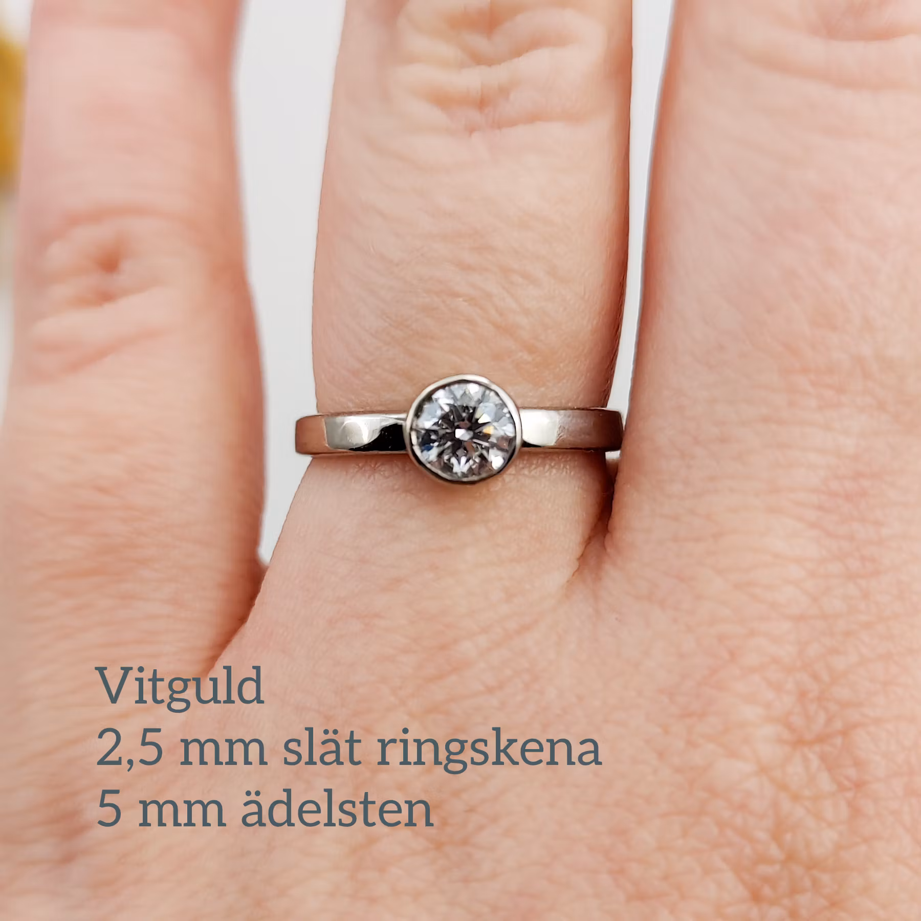Greta - Moissanite Förlovningsring 18k Återvunnet Guld