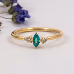 Elsa - Förlovningsring 18K Guld Marquise Smaragd