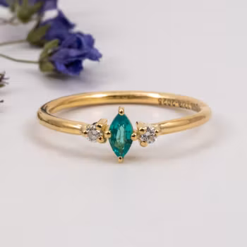 Elsa - Förlovningsring 18K Guld Marquise Smaragd