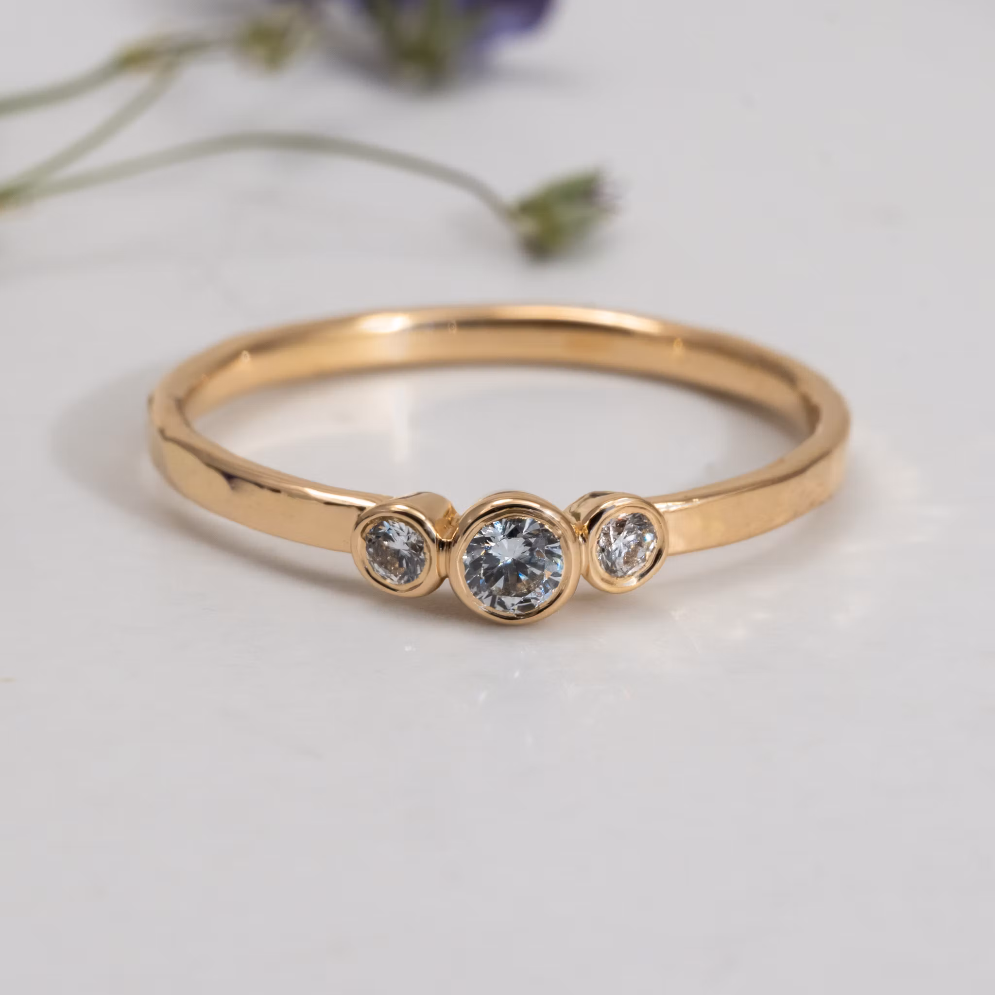 Trippel-Greta - Förlovningsring 18K Guld Trestensring