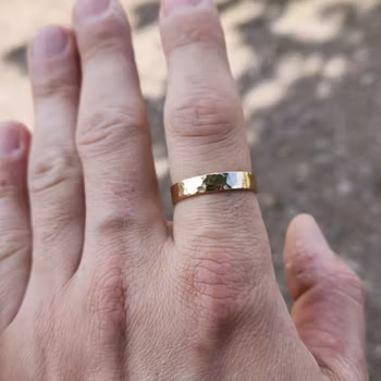18K Hamrad Ring 4,5 mm återvunnet Guld