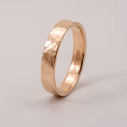 18K Hamrad Ring 4,5 mm återvunnet Guld